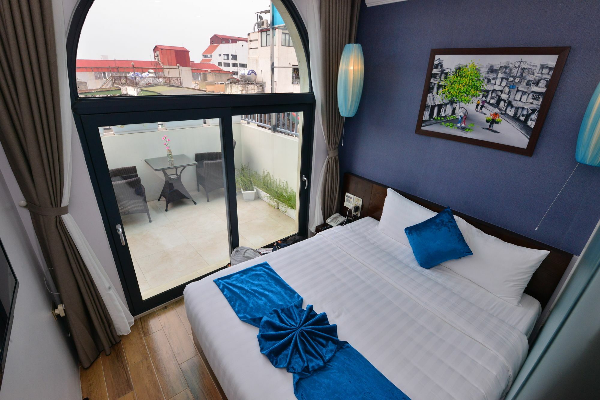 Bella Premier Hotel & Rooftop Skybar Hanoi Bagian luar foto